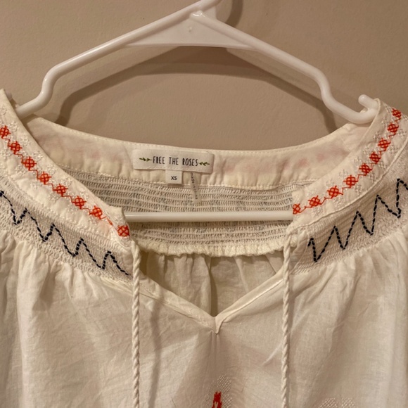 Free The Roses - Embroidered Top - Picture 2 of 8
